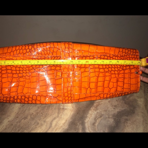 Large Handbag - Picture 4 of 5